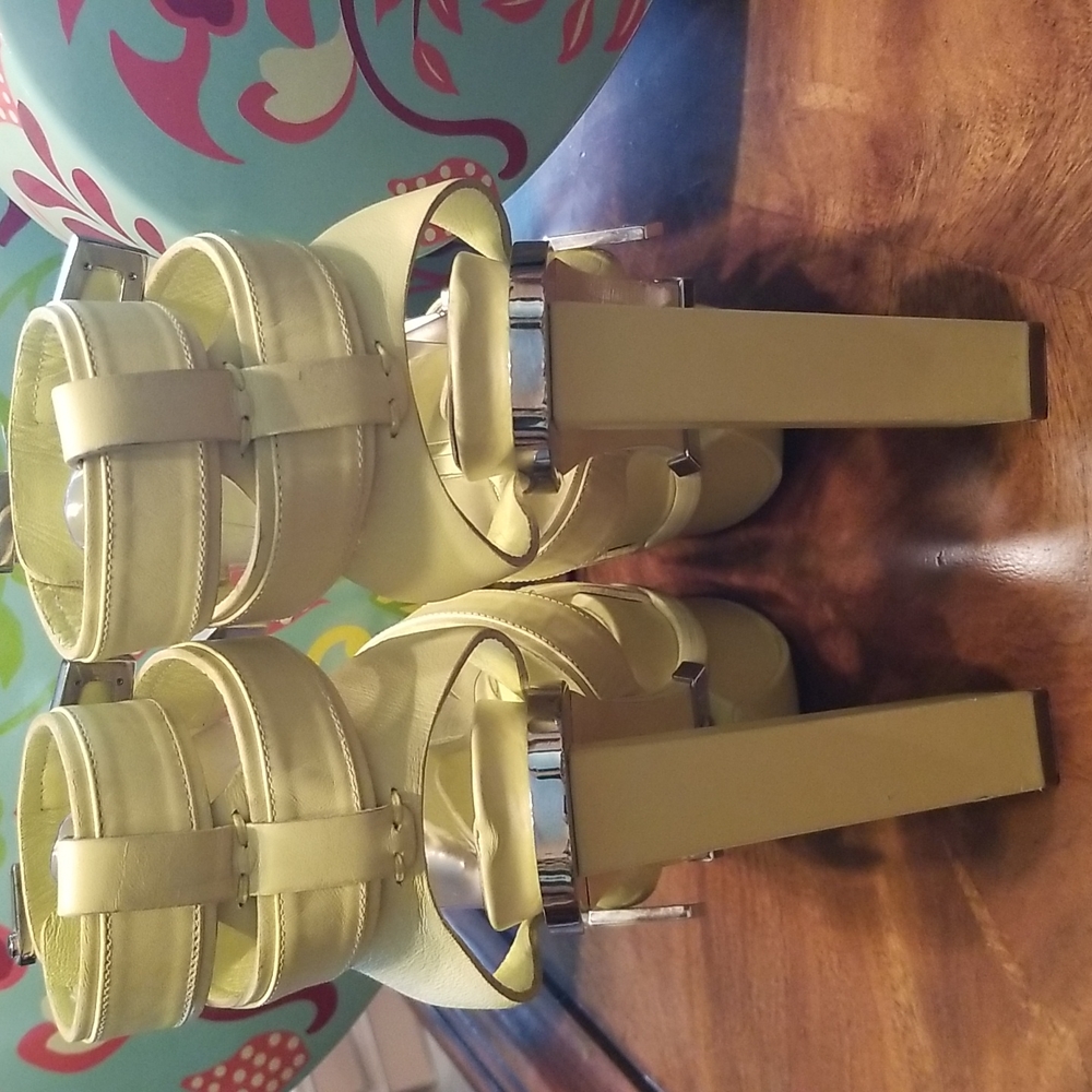 PRICE REDUCTION!!!  VERSACE CHROME/LEATHER PLATFORM HEELS - Size 9 (Fits Size 8) - Picture 4 of 8